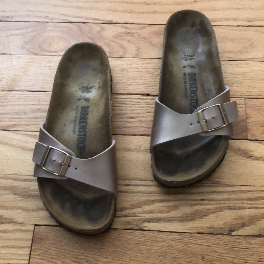 Birkenstock Metallic Bronze Pink Sandals. Size 36. Lightly worn. - Picture 4 of 7